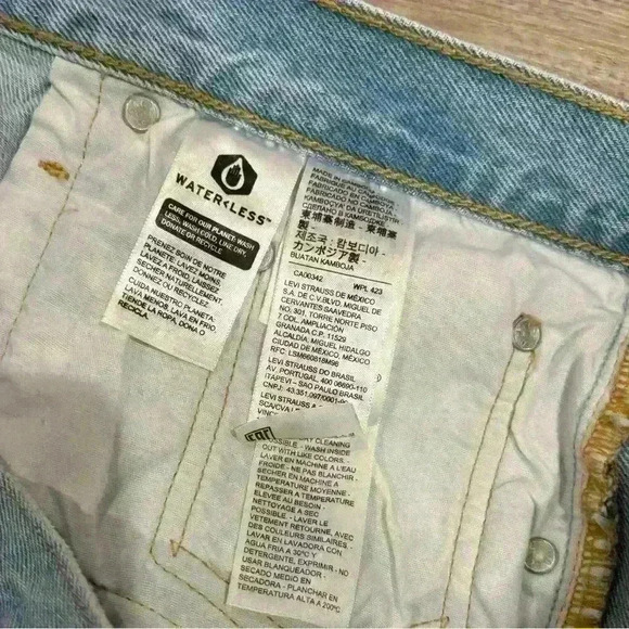 NEW Levi’s 501 Original Fit High-Rise Women’s Jean Shorts - Picture 11 of 11